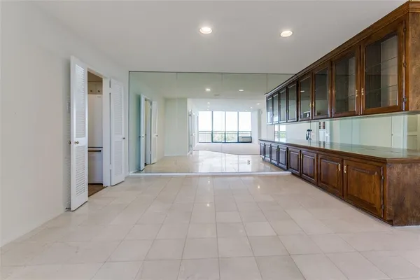a view of entryway with kitchen