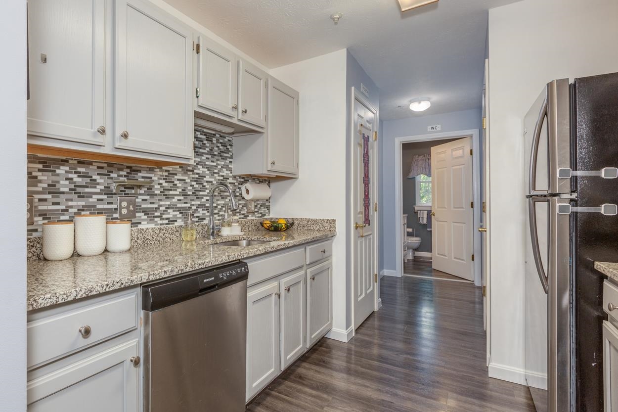 7 Crosswoods Path Boulevard, Unit 13 Merrimack, NH 03054 - Photo 11 of 39