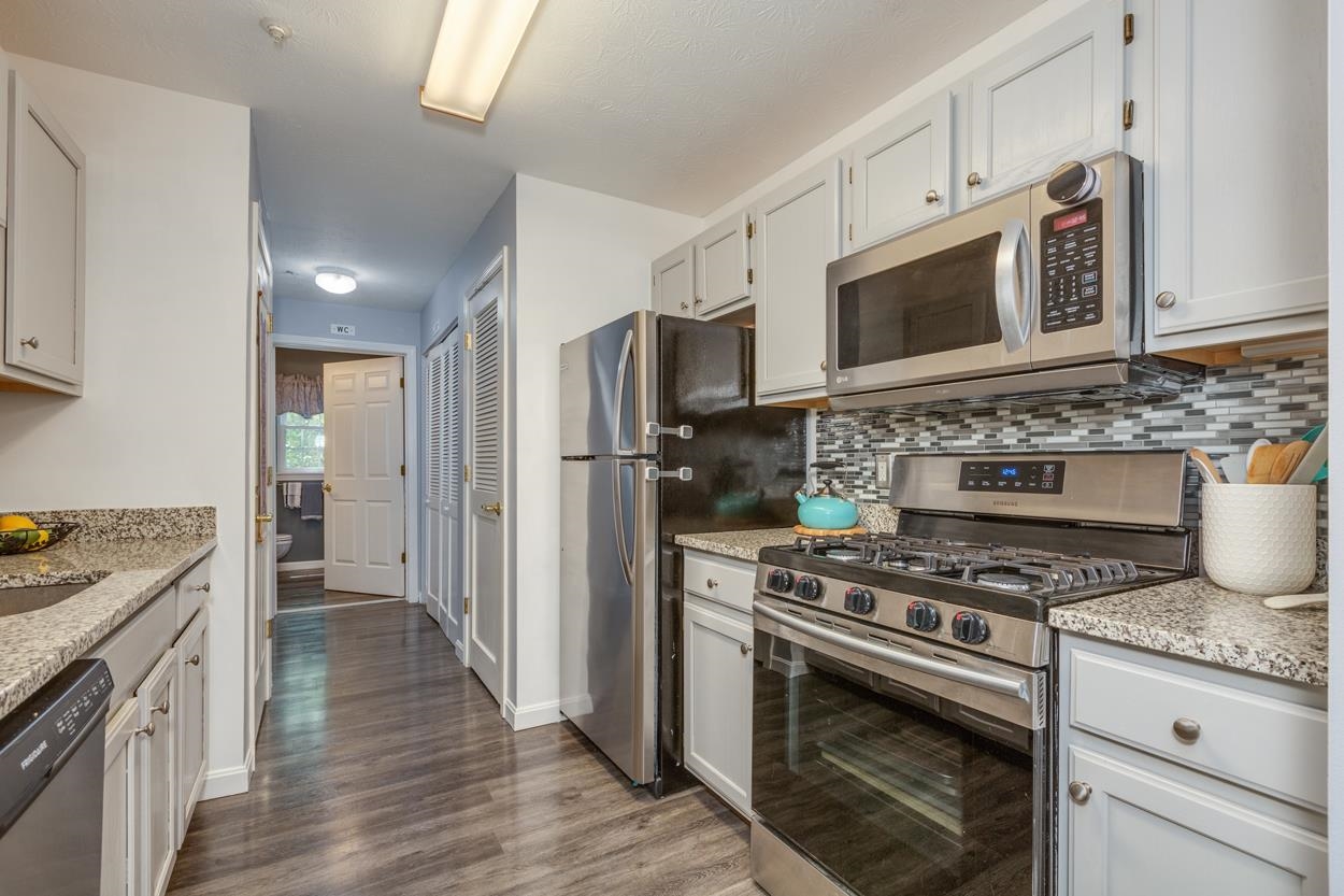 7 Crosswoods Path Boulevard, Unit 13 Merrimack, NH 03054 - Photo 12 of 39