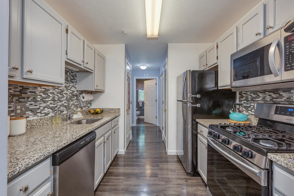 7 Crosswoods Path Boulevard, Unit 13 Merrimack, NH 03054 - Photo 13 of 39