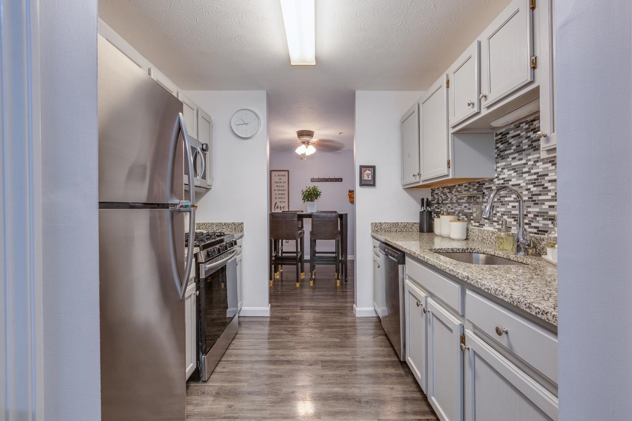 7 Crosswoods Path Boulevard, Unit 13 Merrimack, NH 03054 - Photo 14 of 39