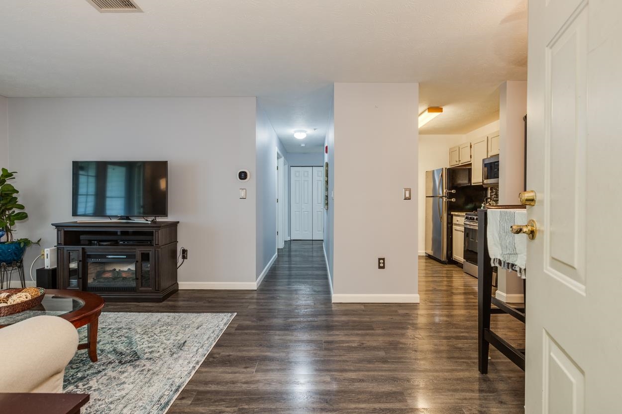 7 Crosswoods Path Boulevard, Unit 13 Merrimack, NH 03054 - Photo 3 of 39