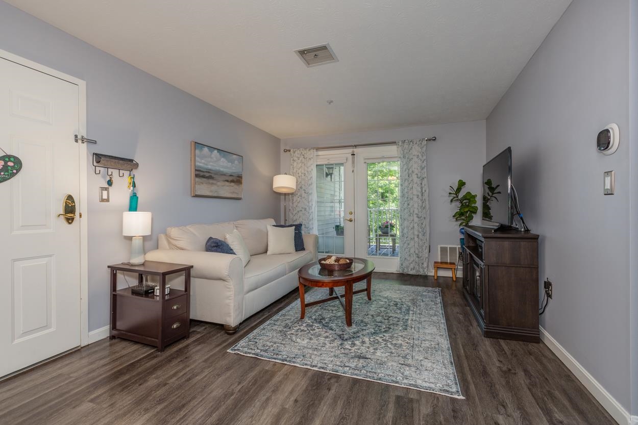 7 Crosswoods Path Boulevard, Unit 13 Merrimack, NH 03054 - Photo 4 of 39