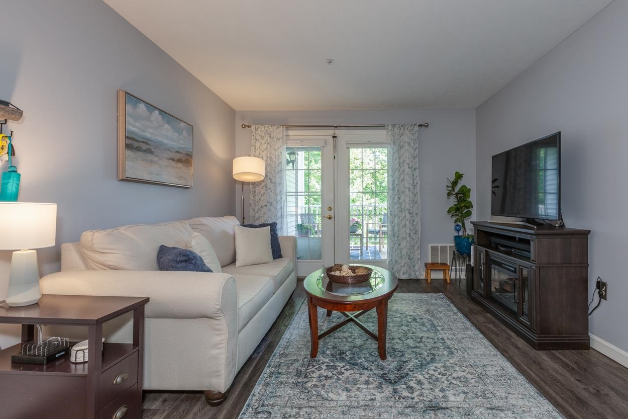 7 Crosswoods Path Boulevard, Unit 13 Merrimack, NH 03054 - Photo 10 of 39