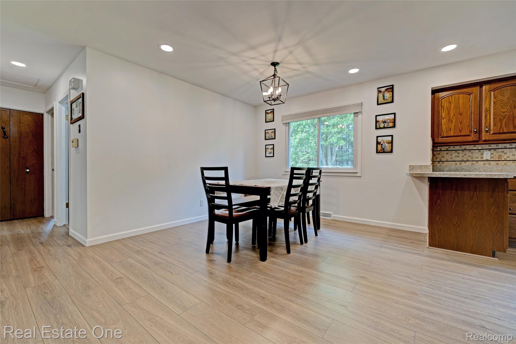 1574 Farnsworth Road Lapeer, MI 48446 - Photo 5 of 39 5) Dining Room.jpg