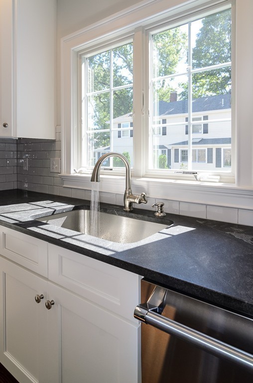 27 Rice Street Wellesley, MA 02482 - Photo 7 of 27