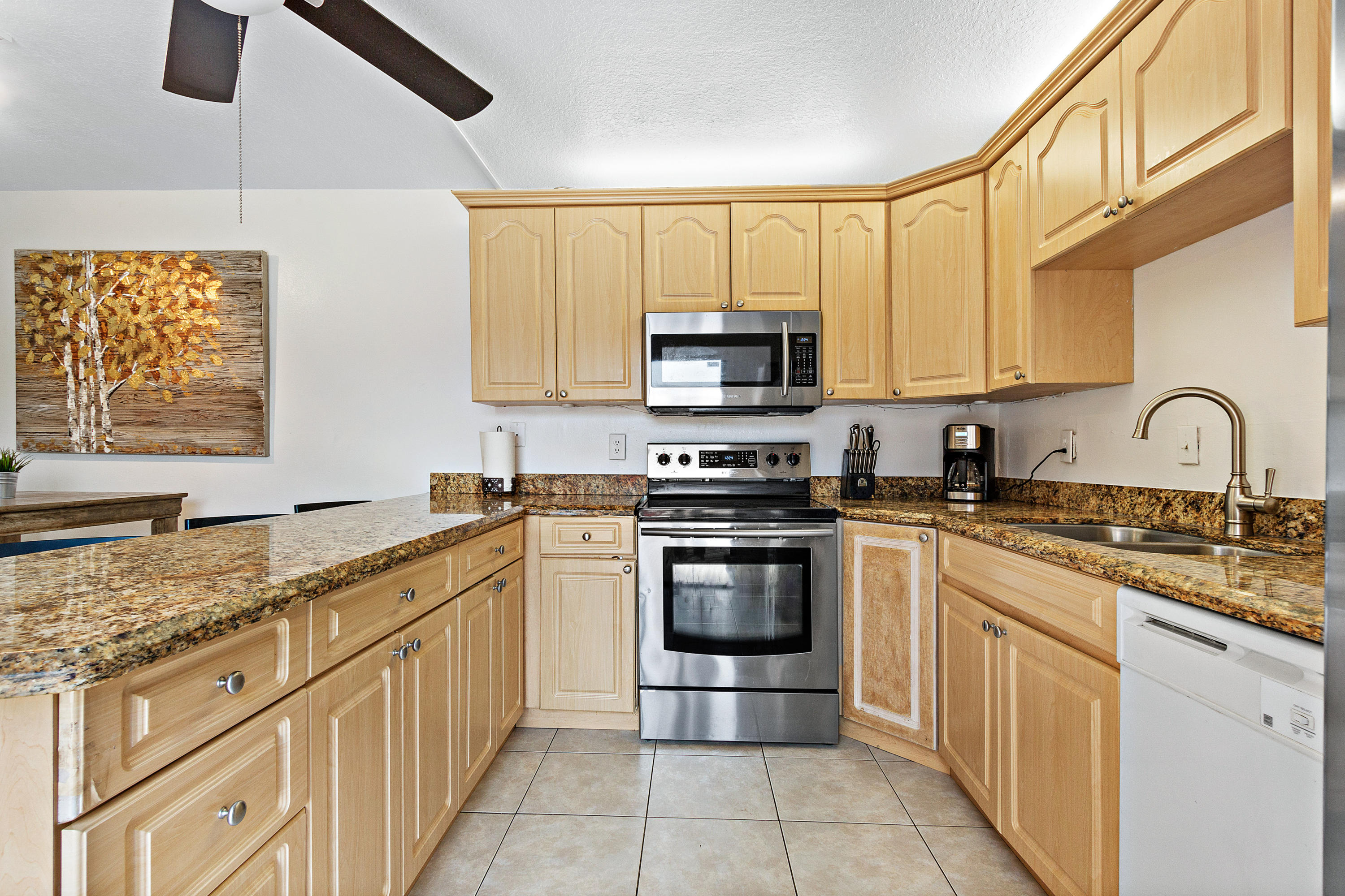 933 Springdale Circle Palm Springs, FL 33461 - Photo 11 of 22 Plenty of counter space!