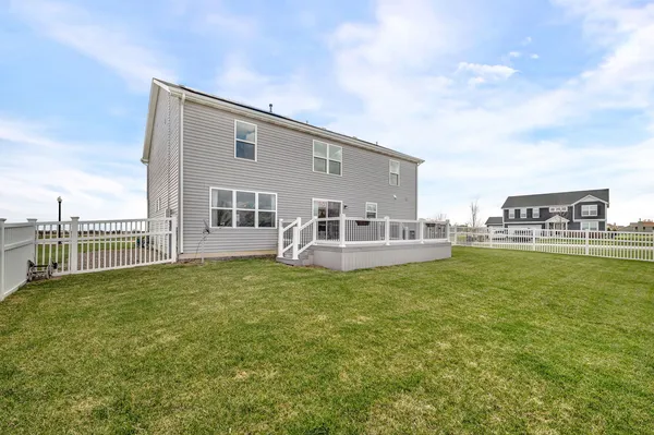 a view of a house with backyard porch and garden
