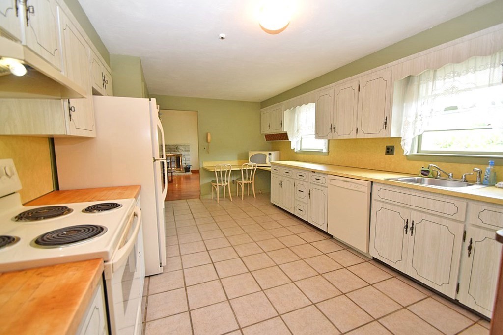24 Brewster Road Randolph, MA 02368 - Photo 16 of 36 Gallery Image 16