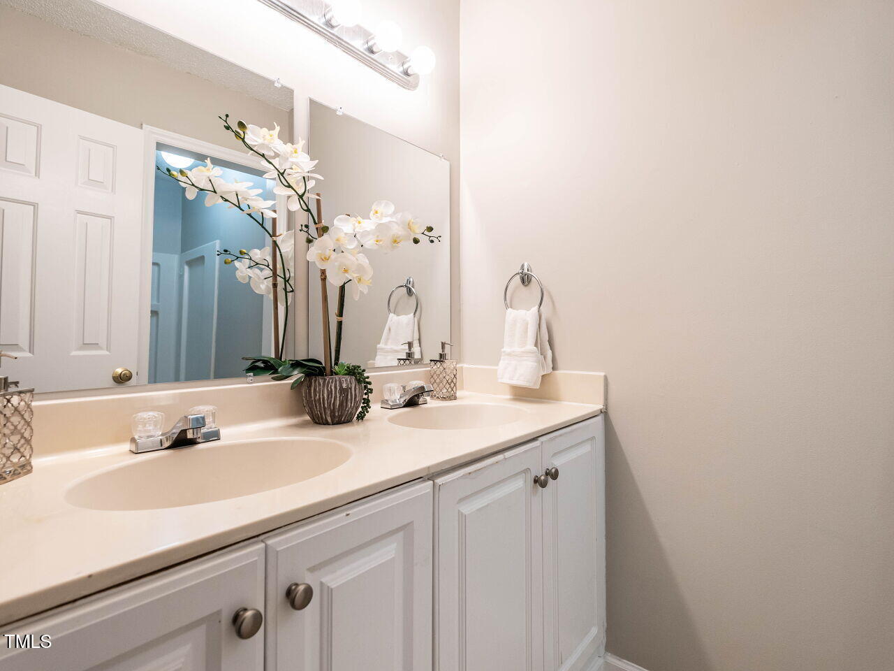 6902 Falls Of Neuse Road Raleigh, NC 27615 - Photo 25 of 28 022-1280x960-primary-bath
