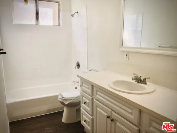 $1,995 | 10231 Darby Avenue, Unit 2, Inglewood, CA 90303