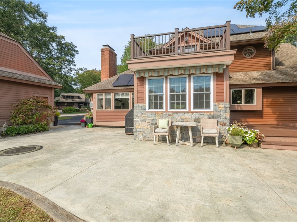 3 Rockridge Road Westerly, RI 02891 - Photo 5 of 33 Gallery Image 5