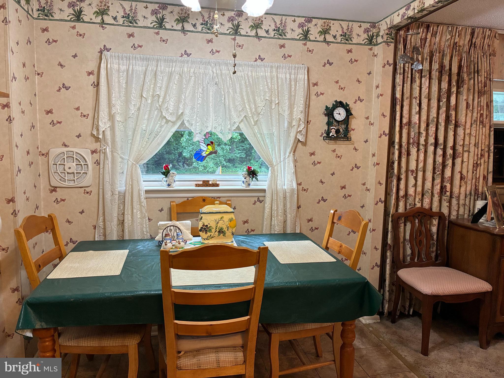 12039 Millbrook Road Philadelphia, PA 19154 - Photo 6 of 20 Kitchen Table area