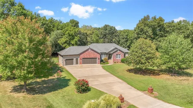 $429,000 | 18352 South 1453rd Road, Nevada, MO 64772