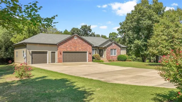 $429,000 | 18352 South 1453rd Road, Nevada, MO 64772