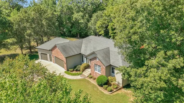 $429,000 | 18352 South 1453rd Road, Nevada, MO 64772