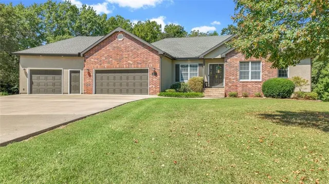 $429,000 | 18352 South 1453rd Road, Nevada, MO 64772