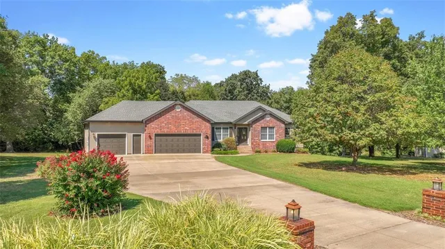 $429,000 | 18352 South 1453rd Road, Nevada, MO 64772