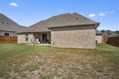 a front view of house with yard