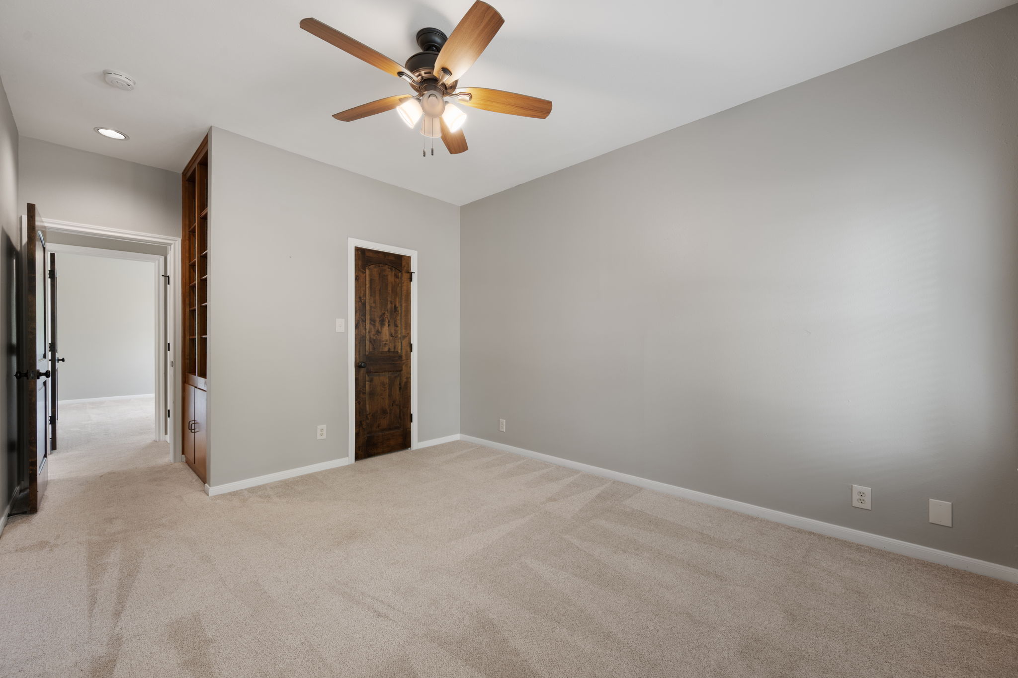 330 County Road 166 Georgetown, TX 78626 - Photo 22 of 40 an empty room with closet and a ceiling fan
