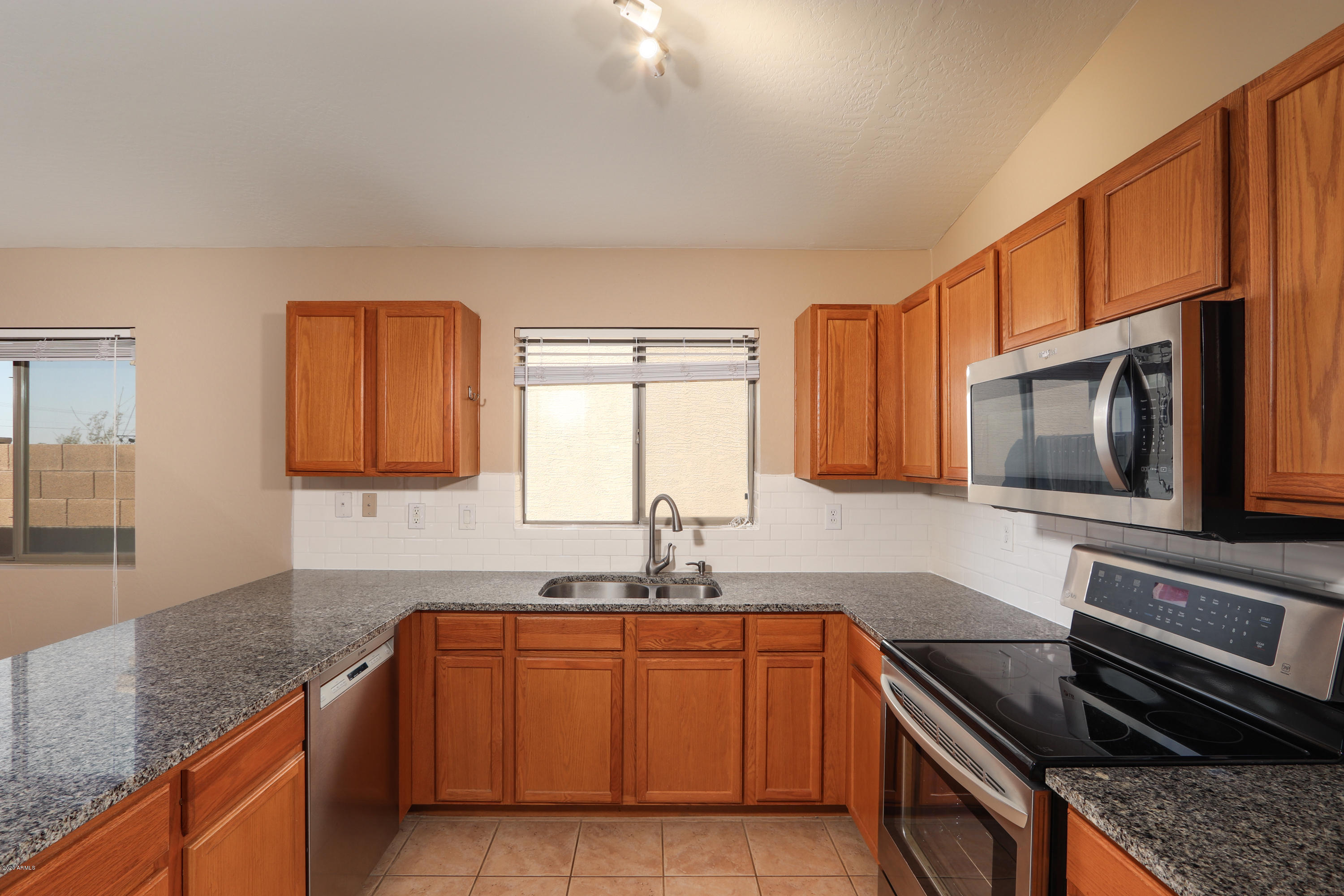 43323 West Cowpath Road Maricopa, AZ 85138 - Photo 12 of 37 14