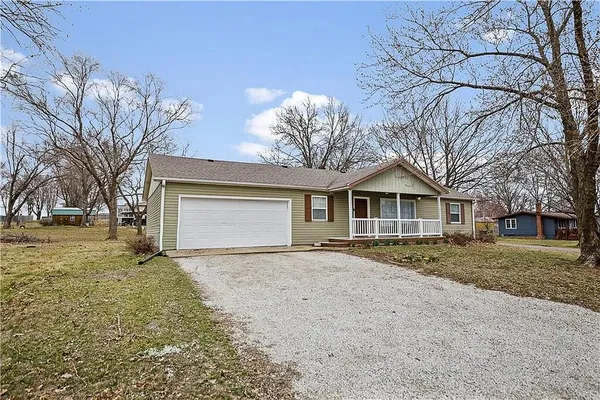 $184,900 | 3723 Lake Trenton Drive, Trenton, MO 64683