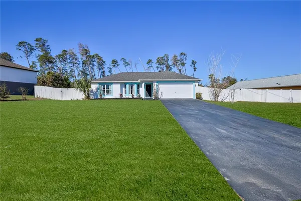 a view of back yard of the house