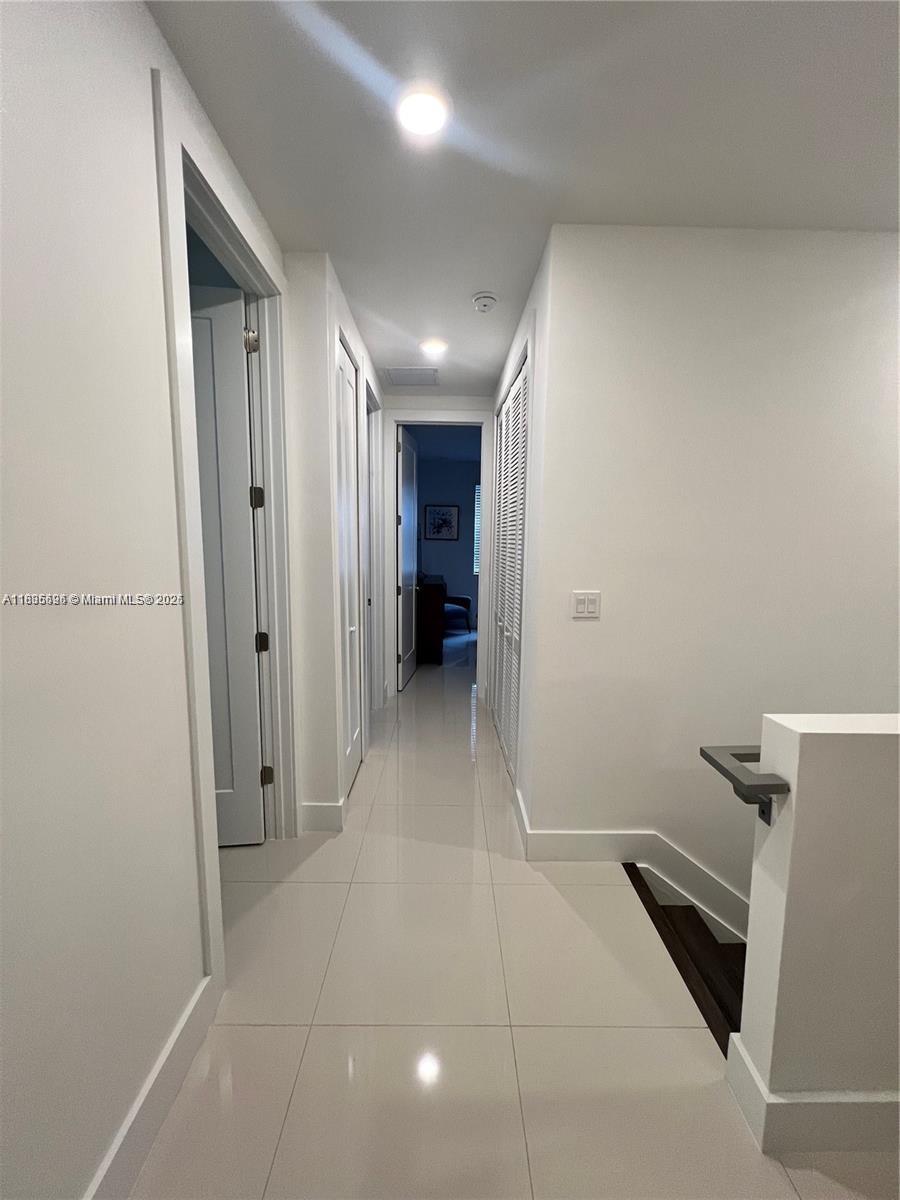 Kendall Miami, FL 33186 - Photo 21 of 30 a view of a hallway with seating area