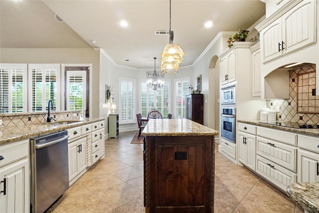 124 Carnes Court Springtown, TX 76082 - Photo 14 of 40