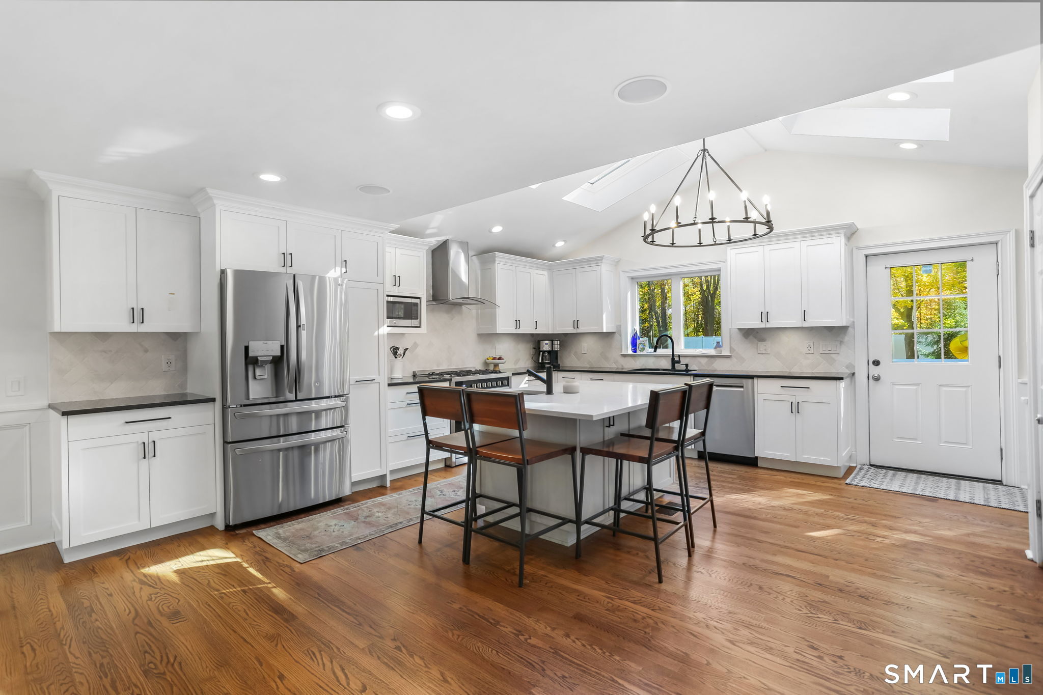 281 Wood House Road Fairfield, CT 06824 - Photo 5 of 28