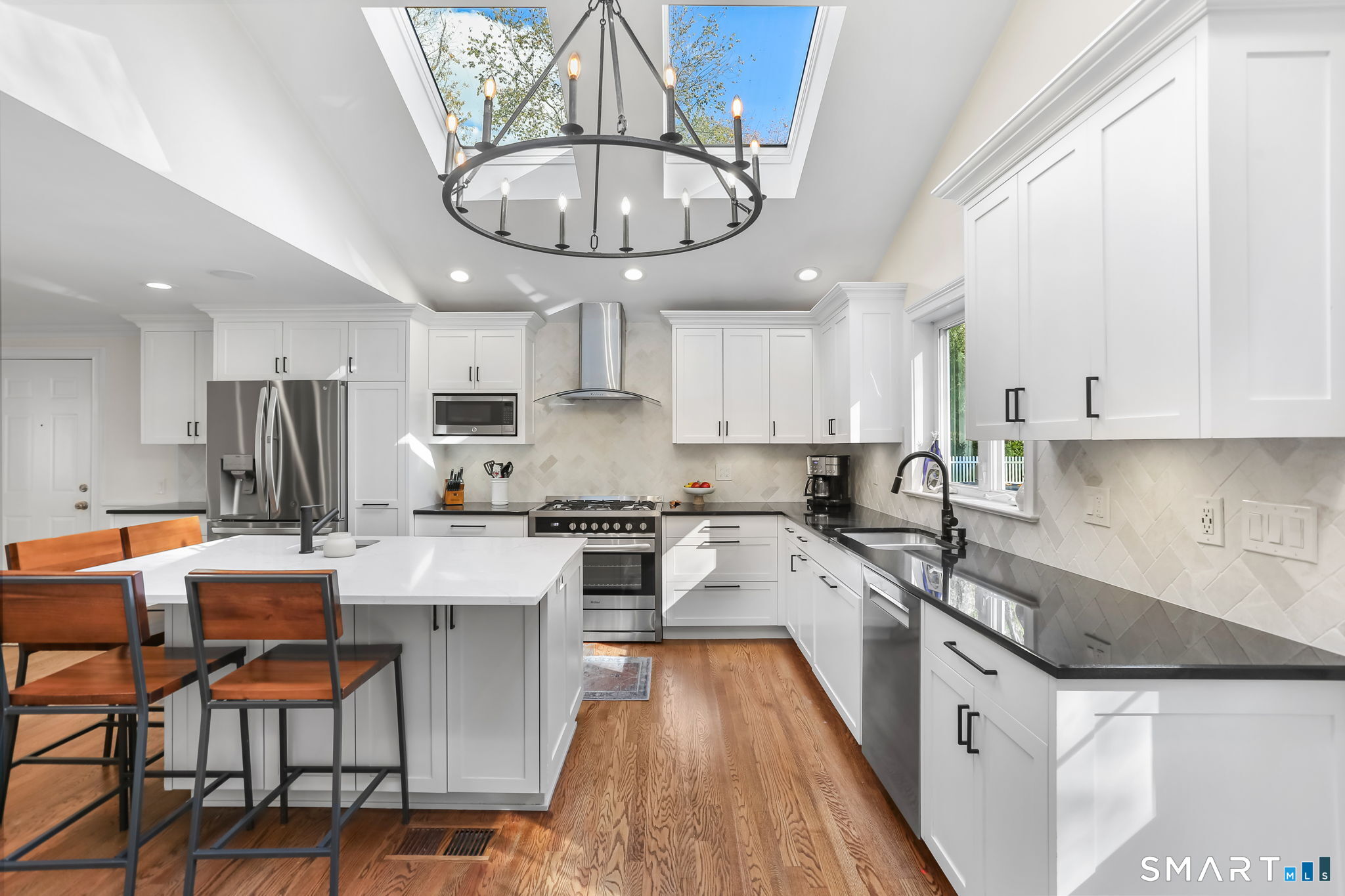 281 Wood House Road Fairfield, CT 06824 - Photo 7 of 28