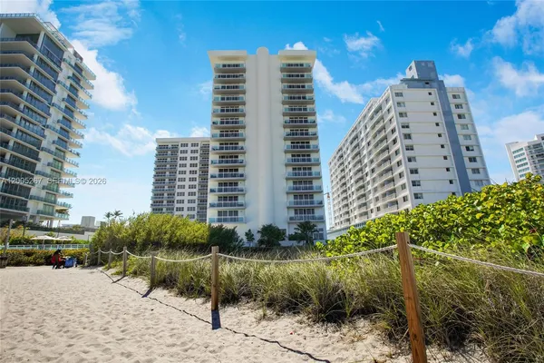 $3,200 | 6917 Collins Avenue, Unit 820, Miami Beach, FL 33141