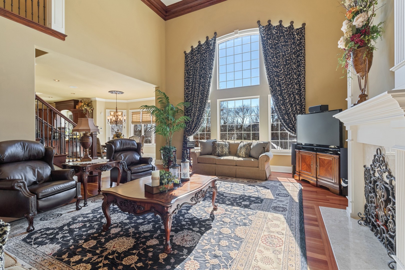10911 Royal Oaks Lane Orland Park, IL 60467 - Photo 13 of 29 a living room with furniture and a large window