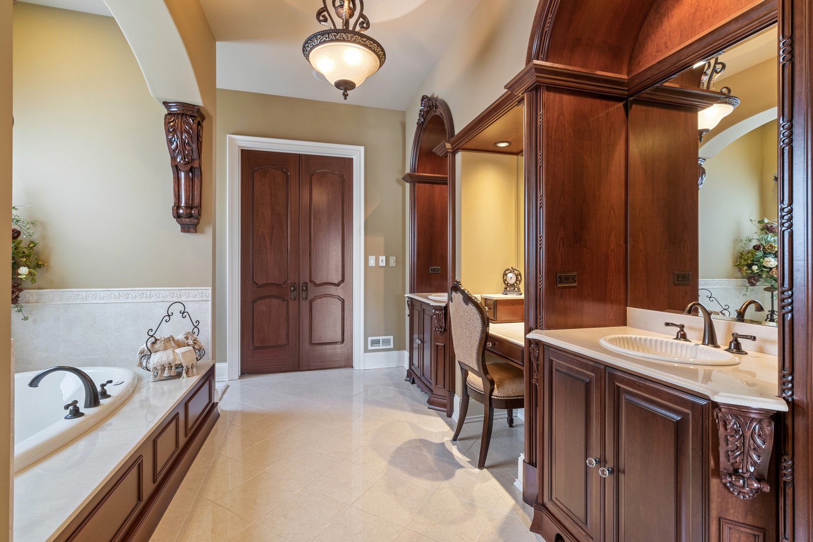 10911 Royal Oaks Lane Orland Park, IL 60467 - Photo 20 of 29 a spacious bathroom with a tub sink and mirror