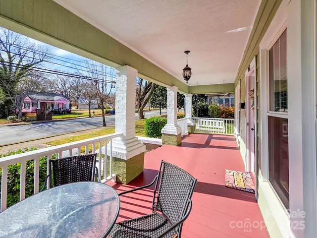 a view of an outdoor space