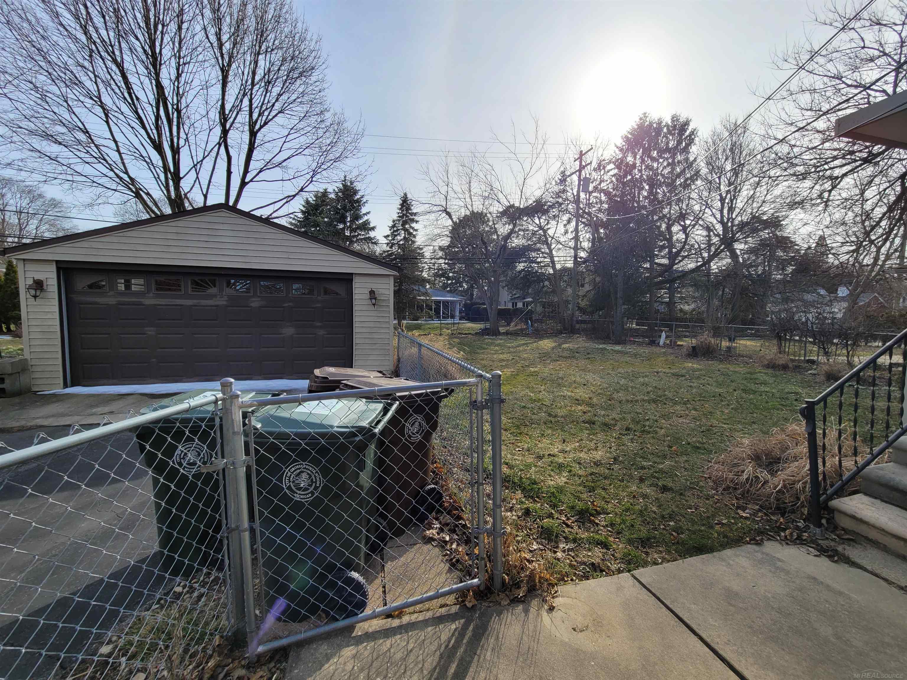 831 Roslyn Road Grosse Pointe, MI 48236 - Photo 13 of 46