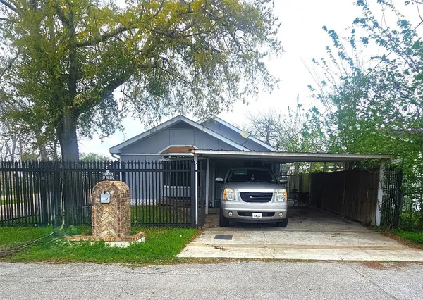 $164,900 | 2116 1/2 Louisiana Street, Baytown, TX 77520