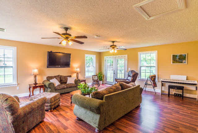 509 Linda Court Foley, AL 36535 - Photo 9 of 28 Living Room