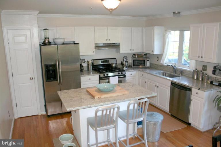 767 Howards Loop, Unit 63 Annapolis, MD 21401 - Photo 11 of 26 Kitchen