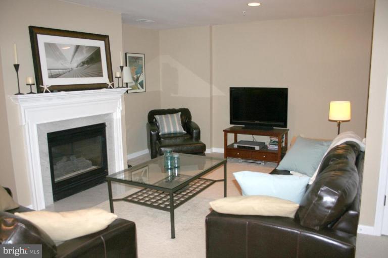 767 Howards Loop, Unit 63 Annapolis, MD 21401 - Photo 20 of 26 Family Room