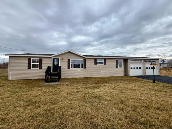 $299,000 | 111 Deso Drive, Alburgh, VT 05440