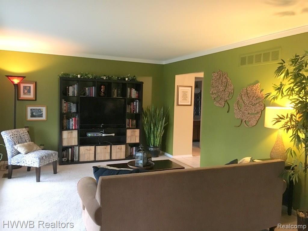18044 Levan Road Livonia, MI 48152 - Photo 15 of 16 IMG_1374.JPG