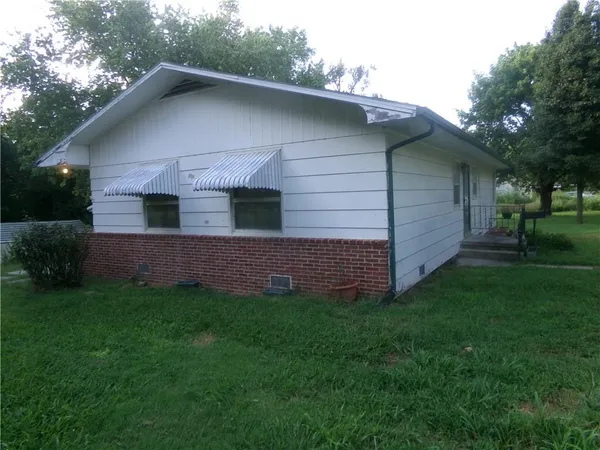 $64,500 | 401 North Prairie Street, Yates Center, KS 66783