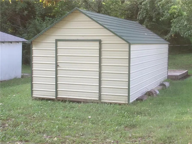 $69,500 | 401 North Prairie Street, Yates Center, KS 66783