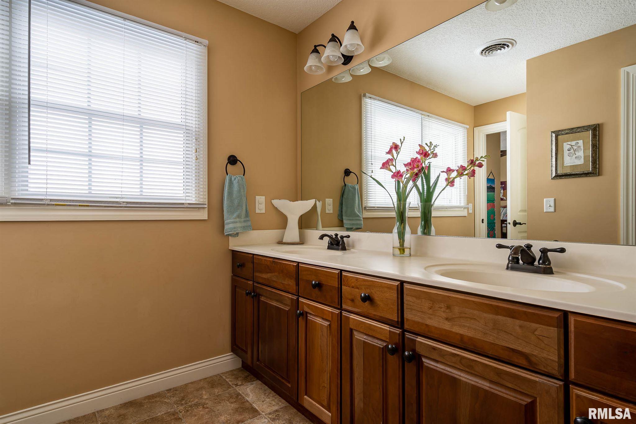 5615 Judge Road Bettendorf, IA 52722 - Photo 18 of 25 Gallery Image 18