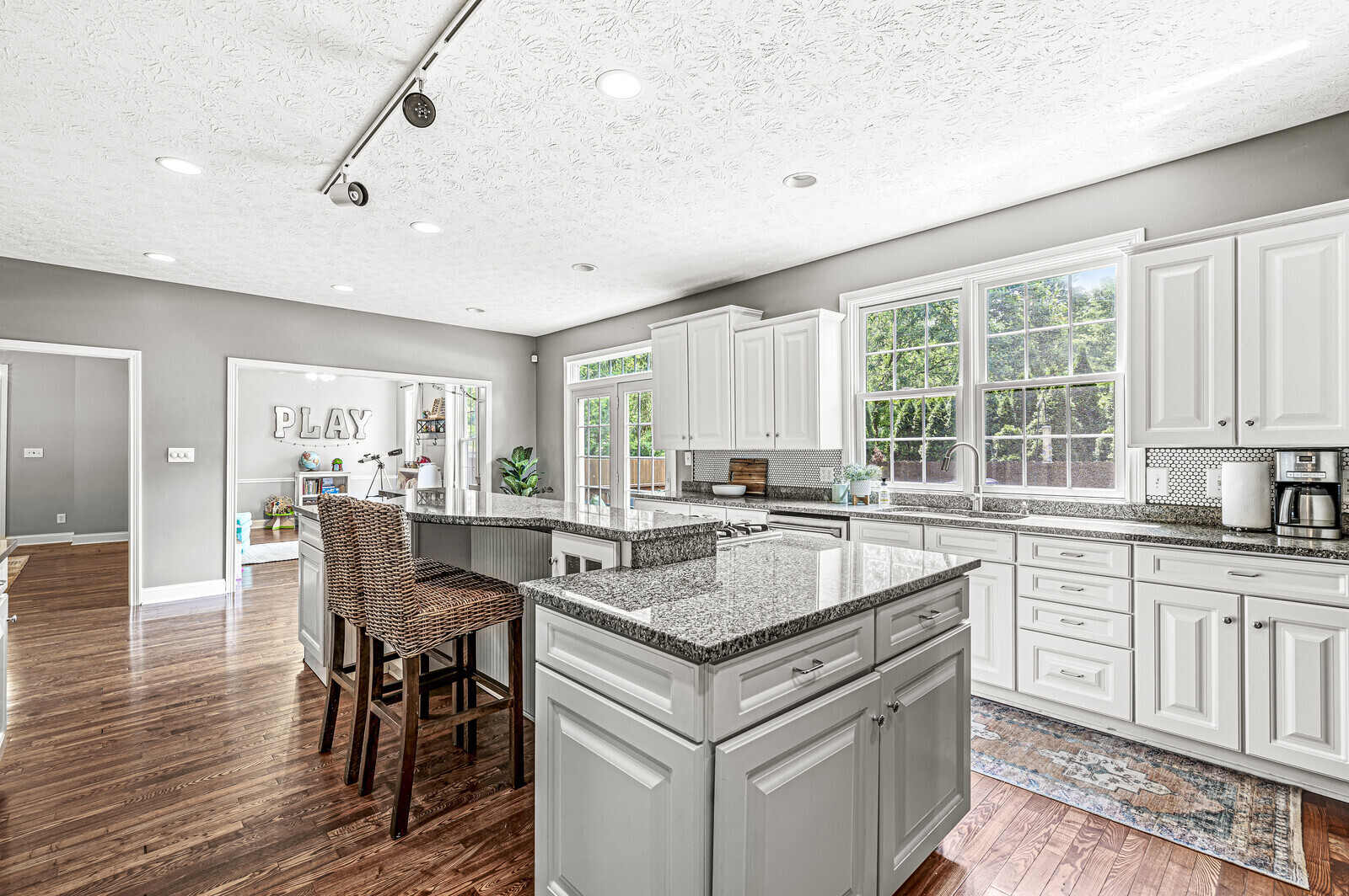 8015 Englewood Road Indianapolis, IN 46240 - Photo 10 of 55