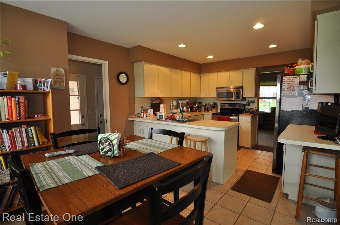 817 Fieldstone Drive Rochester, MI 48309 - Photo 6 of 12 2nd view of kit