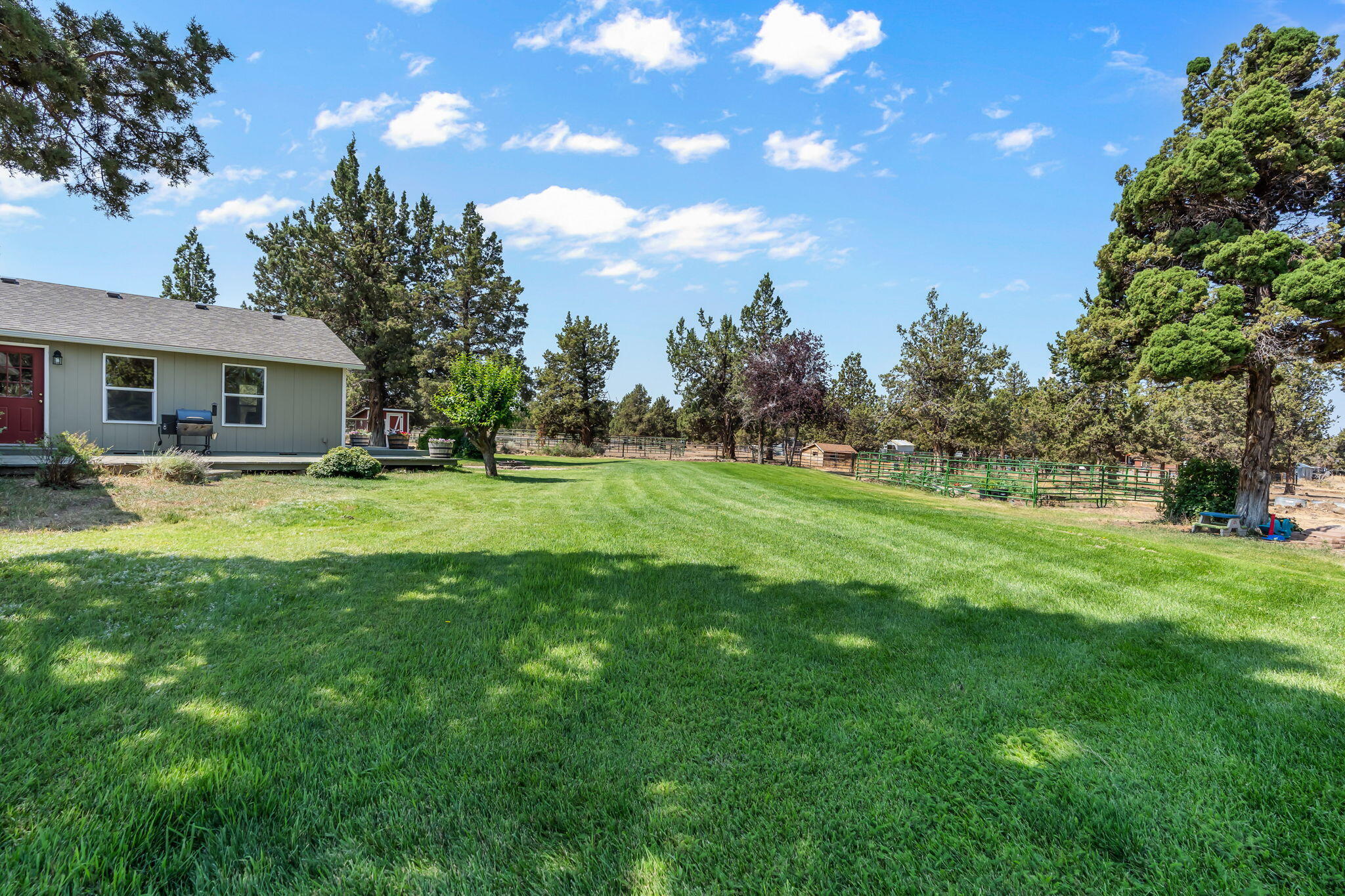 2053 Calaroga Road Redmond, OR 97756 - Photo 10 of 56 2024_08_09_2053_nw_98th_lane_rdm-18