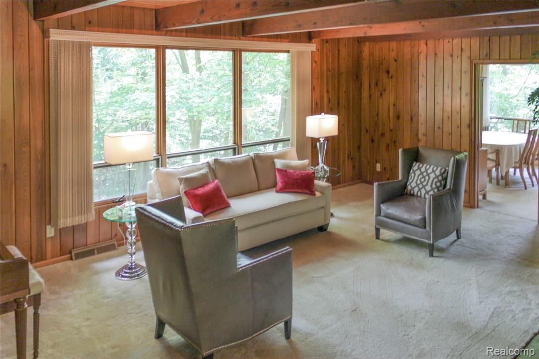 34000 Quaker Valley Road Farmington, MI 48331 - Photo 8 of 34 Family Room