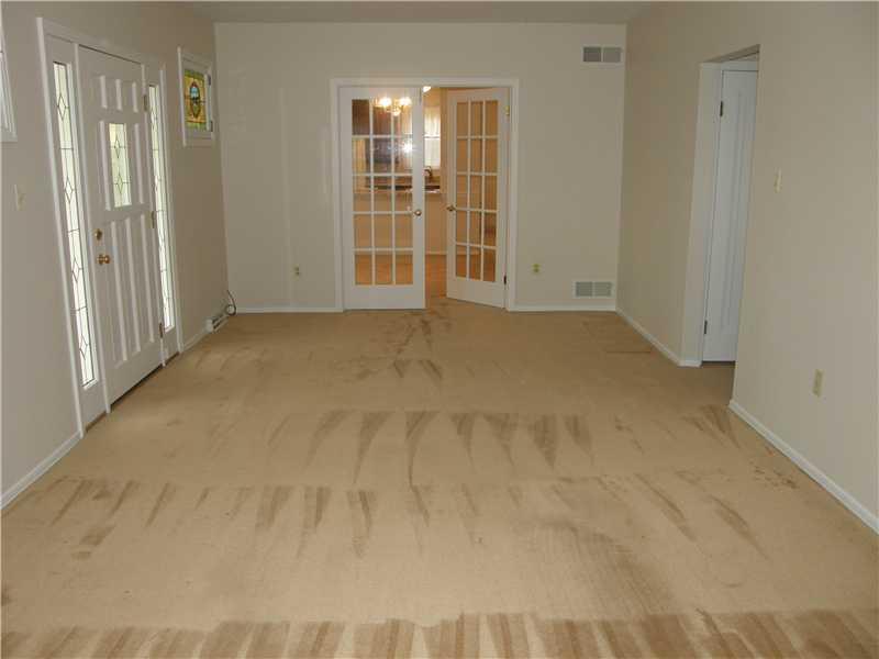 208 Cherokee Road Upper St. Clair, PA 15241 - Photo 8 of 25 Living Room.
